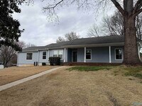 Building Photo - 1006 Wood Cir