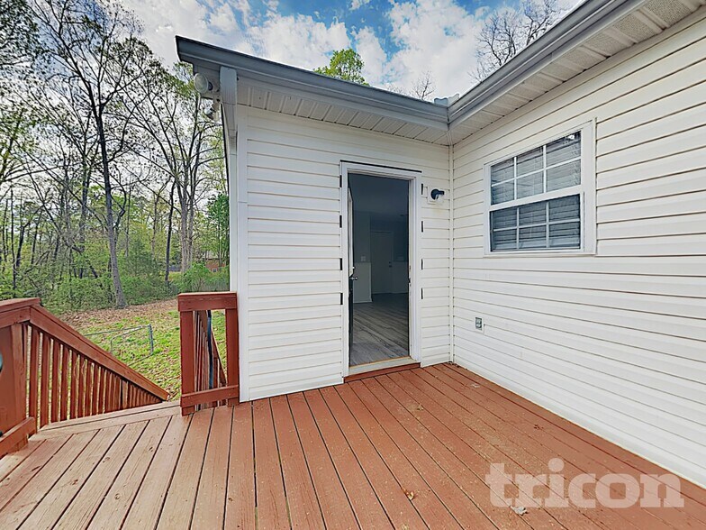 Building Photo - 162 Robbens Dr