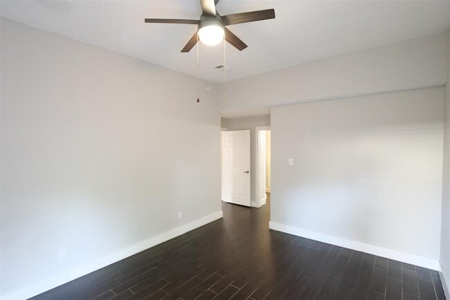 Building Photo - 5302 Prairie Creek Dr