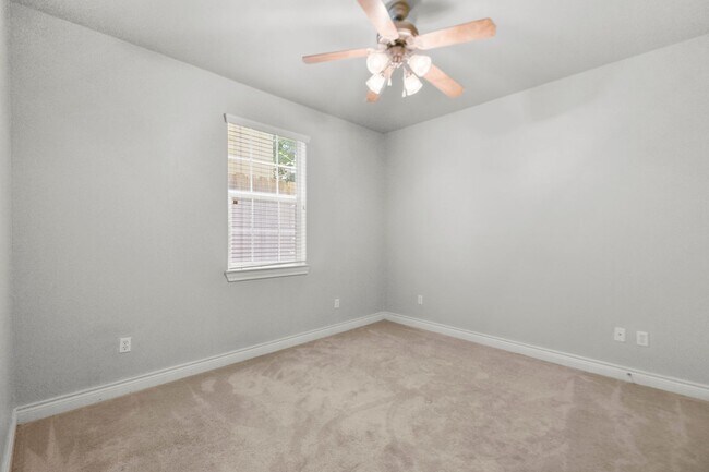 Building Photo - $500 OFF 1st Month's RENT! Gated Serenity ...