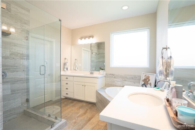 Building Photo - 27 Choke Canyon Dr