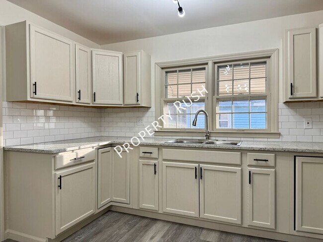 Building Photo - 1820 Tunnel Blvd