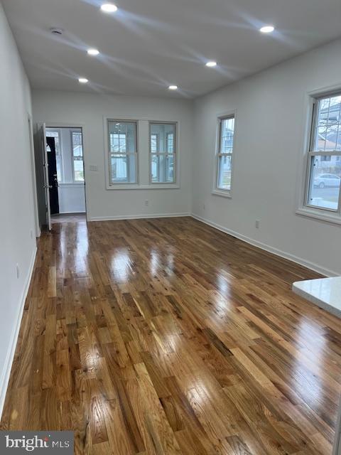 Building Photo - 724 Willitts Ave