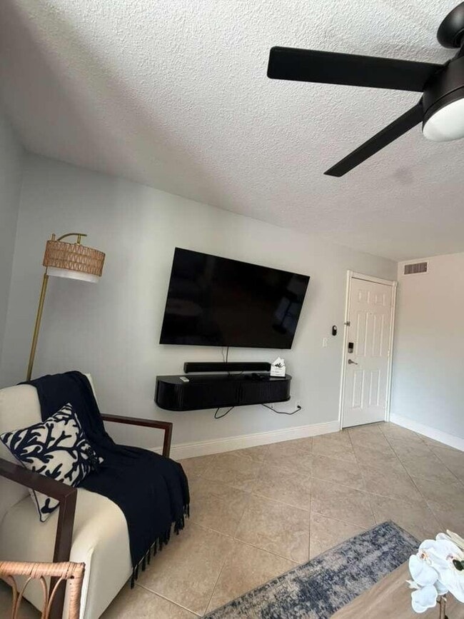 Building Photo - 123 Yacht Club Way
