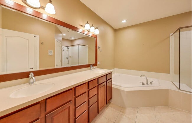 Building Photo - 11 Beaconsfield Ct