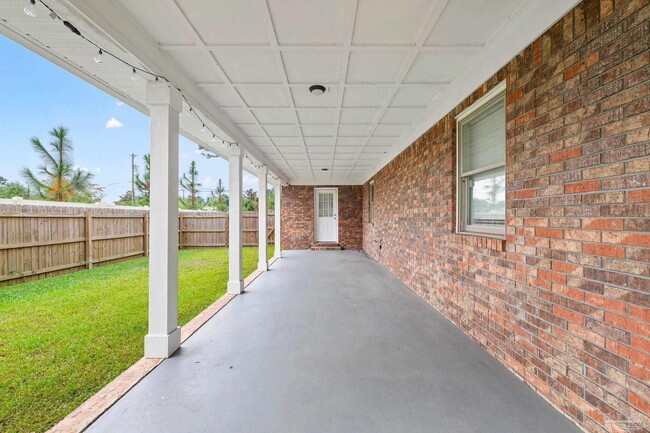 Building Photo - 4624 Santa Rosa Dr