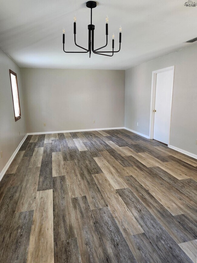 Building Photo - 916 Kiowa Dr