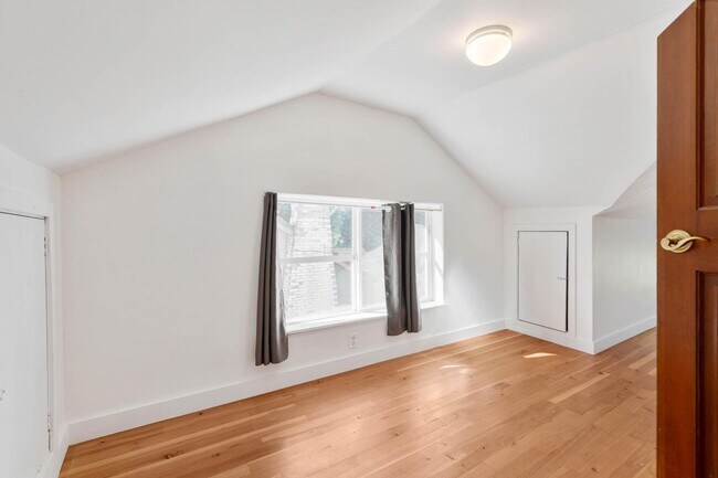 Building Photo - 236 NE Lombard St