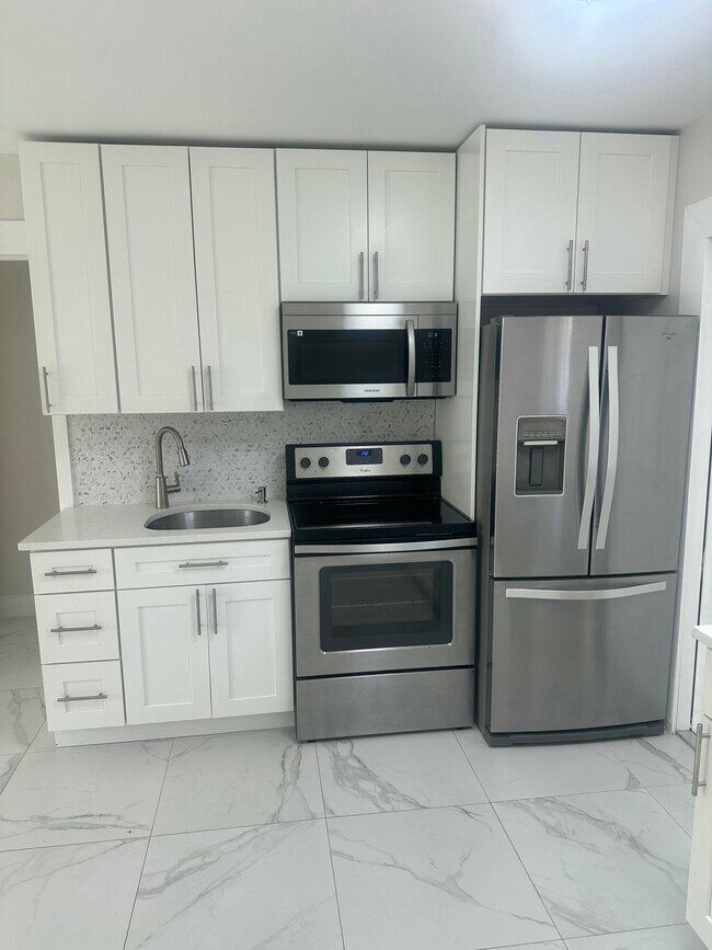 Building Photo - 1227 NW 6th Ave