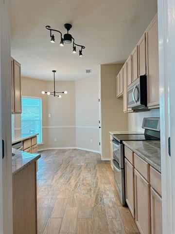 Building Photo - 2204 Starleaf Pl