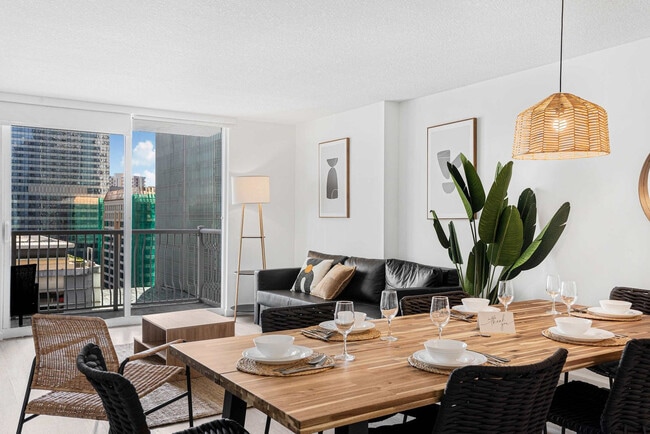 Building Photo - 1 SE 12th St