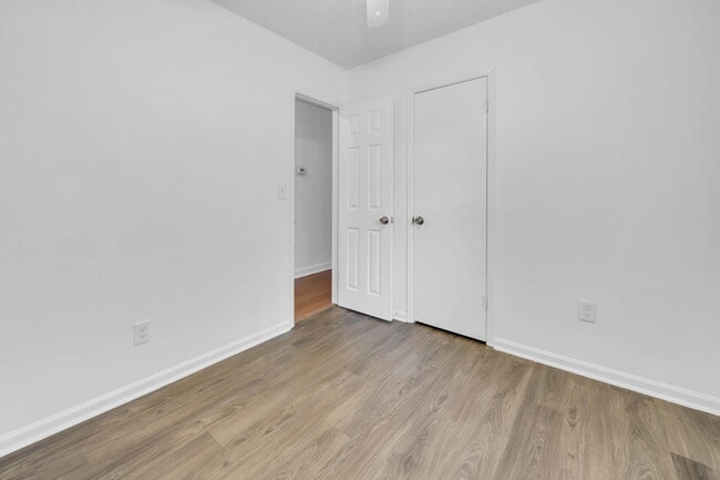 Building Photo - 1020 Pinetree Rd