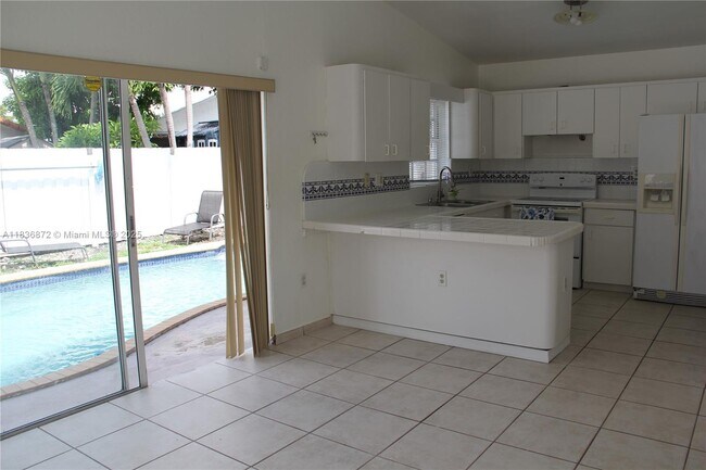 Building Photo - 5402 SW 144th Ct