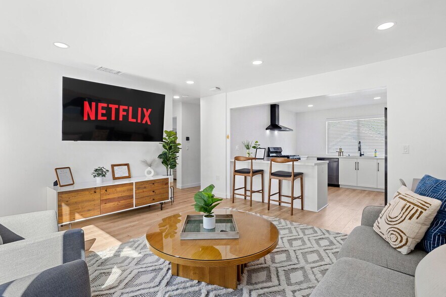 Building Photo - 321 N Gertruda Ave