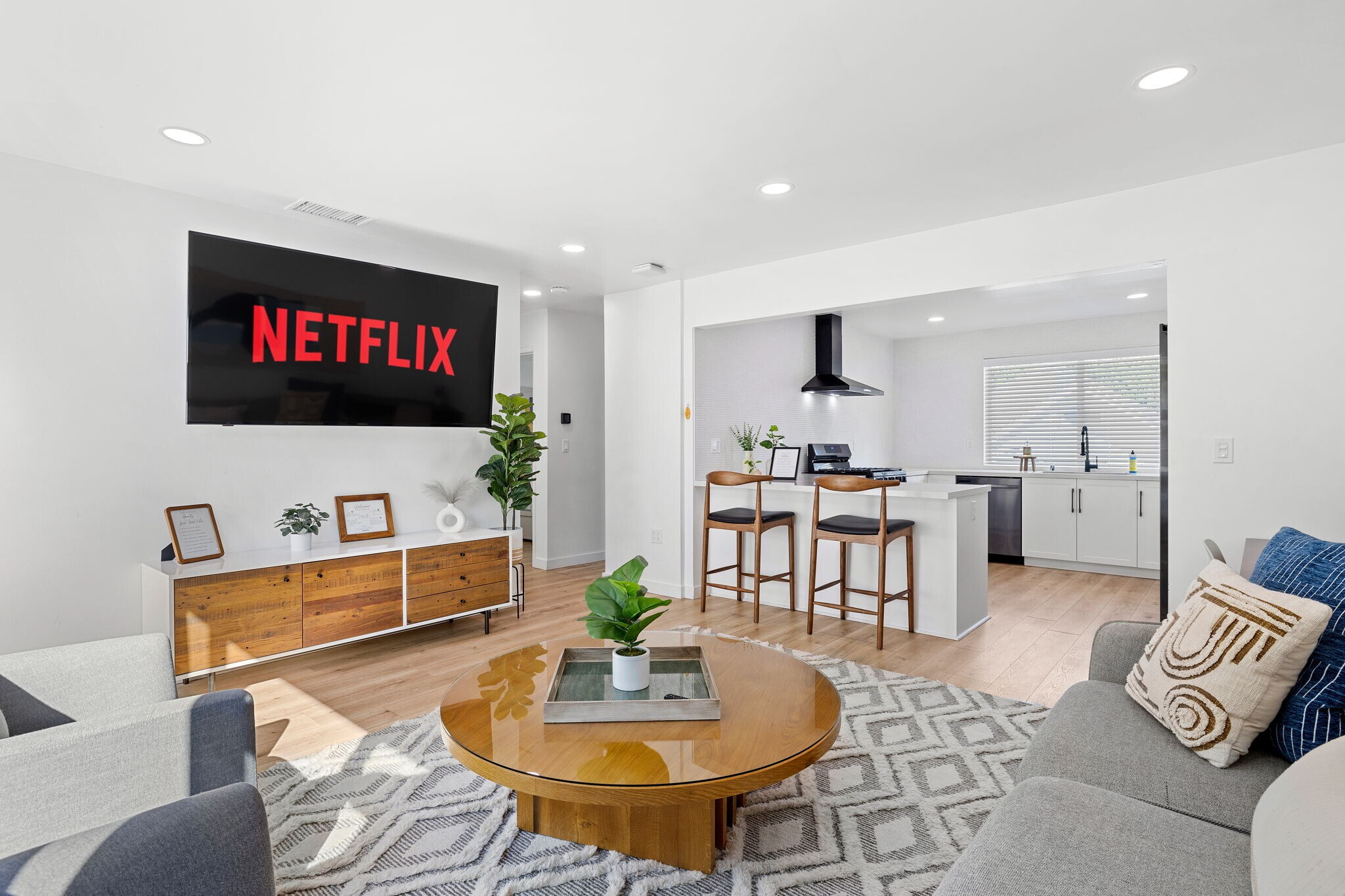 Building Photo - 321 N Gertruda Ave