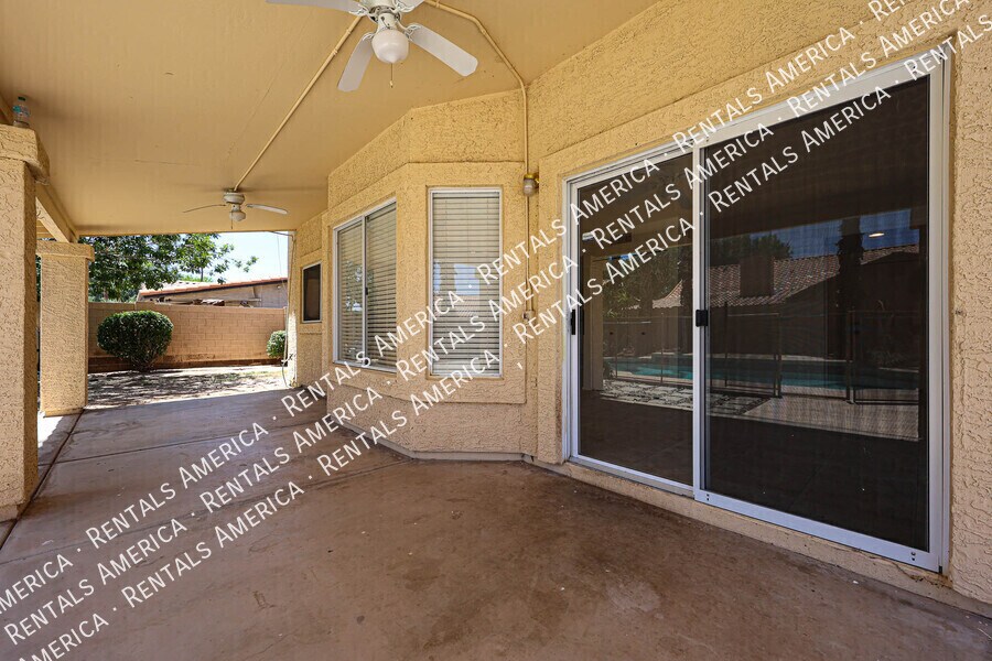 Building Photo - 2361 W Myrtle Dr