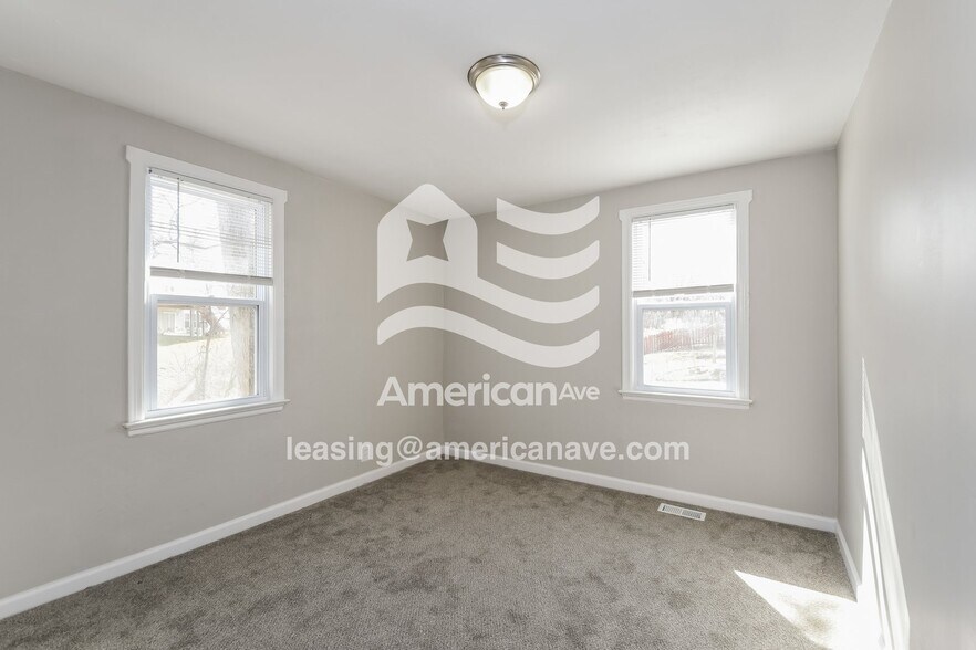 Building Photo - 3402 Longview Dr