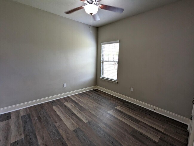 Building Photo - 2369 Belmont Dr