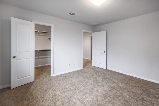 Building Photo - 112 Eagle Lake Dr