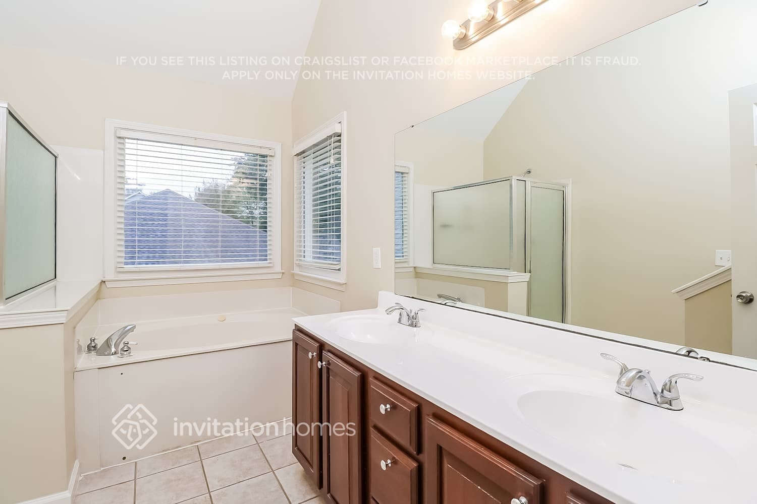 Building Photo - 17400 Cambridge Grove Dr