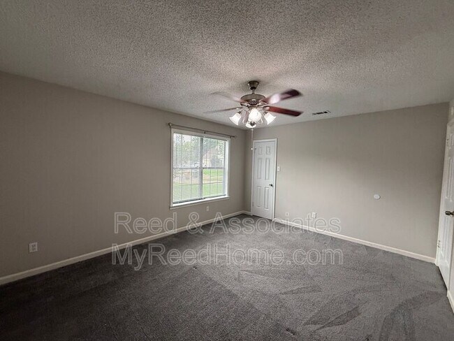 Building Photo - 3040 Delvan Cove