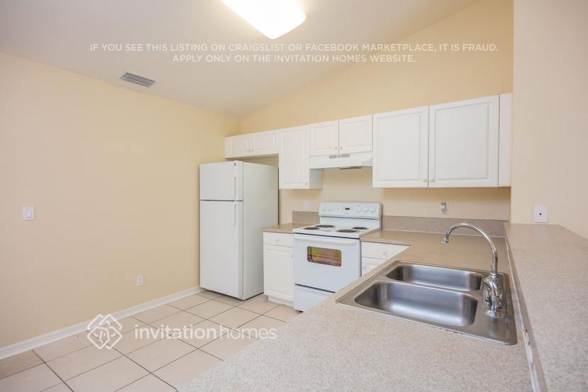 Building Photo - 867 Bedford Dr
