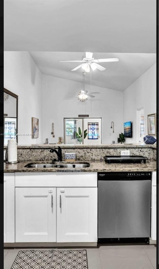 Building Photo - 5721 SW 24th Ave