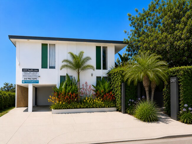 Building Photo - 12117 Pacific Ave