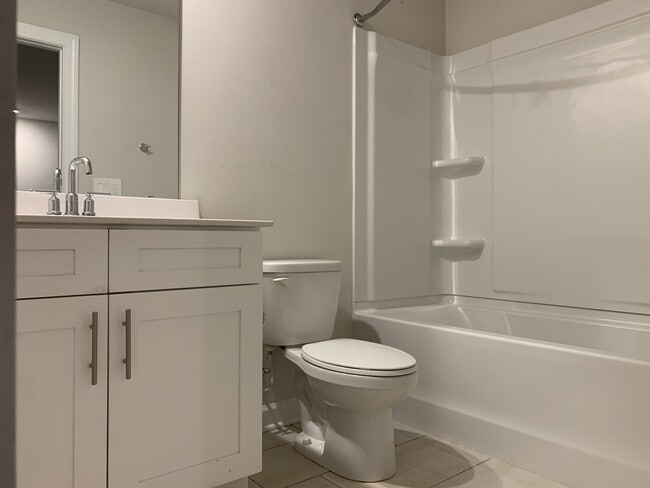 Building Photo - 1624 Vlg Grv Ln