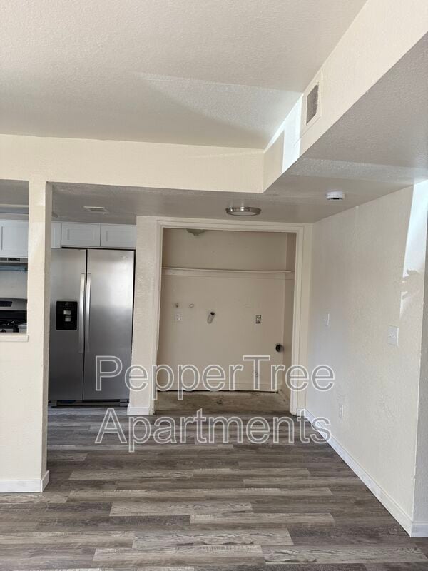 Building Photo - 720 E Elm Ave