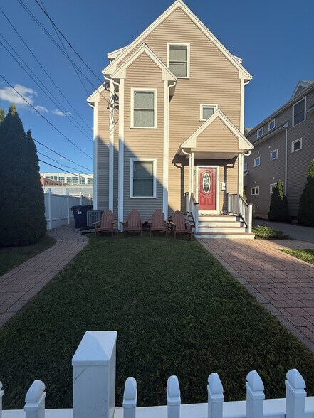 Primary Photo - 25 Antwerp St