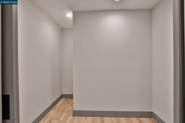 Building Photo - 946 Risa Rd