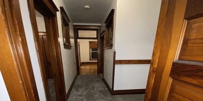 Building Photo - 196 Alpine St