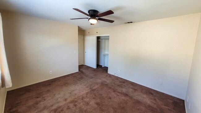 Building Photo - Upstairs 3 Bedroom 2 Bath Apartment with H...