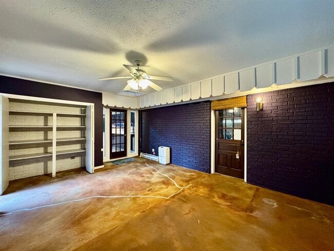 Building Photo - 3604 Jim Robison Dr
