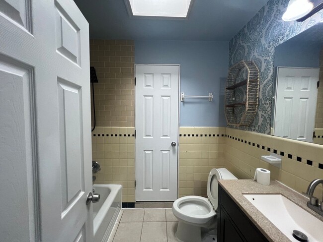 Building Photo - 3403 Chippendale Ave