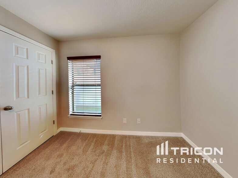 Building Photo - 591 Swallowtail Dr