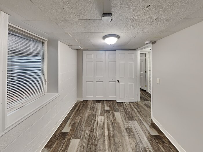 Building Photo - 6116 N Aldrich Ave