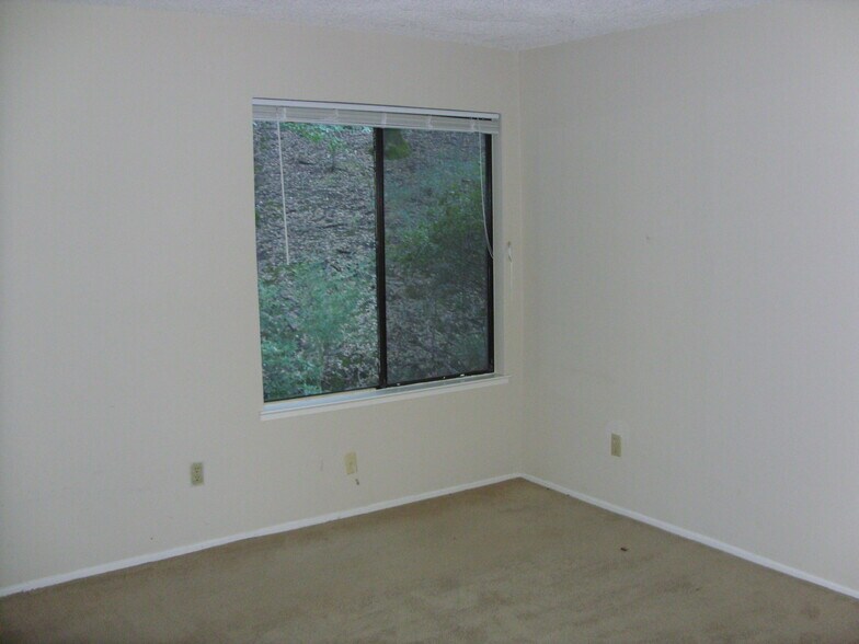 Building Photo - 25 Clay Ct