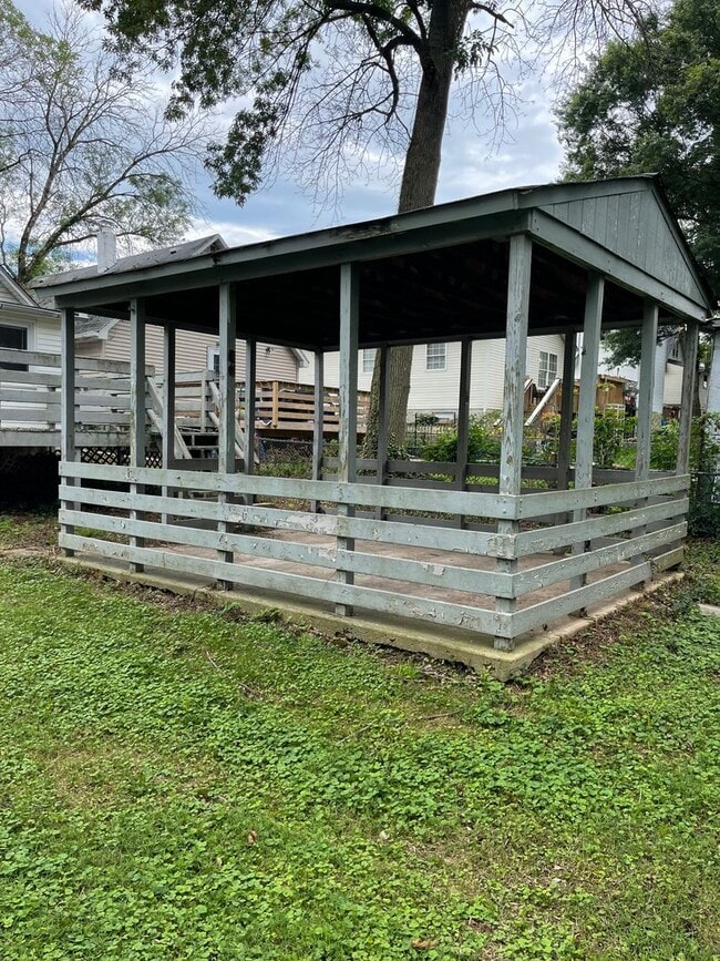 Building Photo - Cape Cod on cul-de-sac backs to park