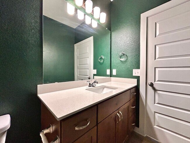 Building Photo - Move-In Ready 3BR, 2BA with Fully Equipped Kitchen & Laundry Room