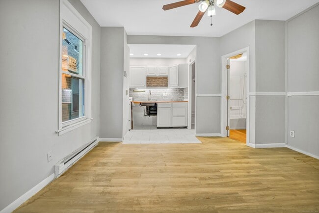 Building Photo - 915 S Main St