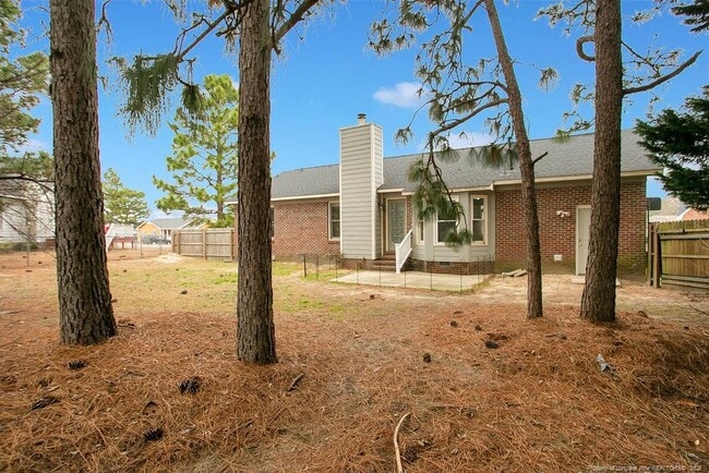 Building Photo - 5319 Thackeray Dr