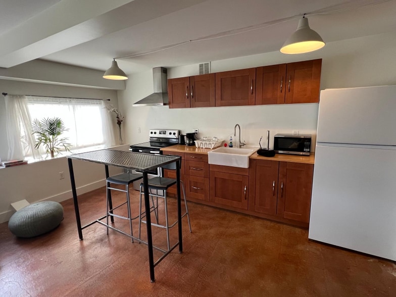 Building Photo - 333 2nd St SE