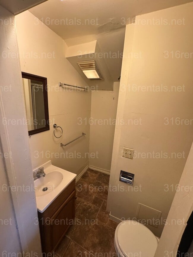 Building Photo - $700 - 1 bed 1 bath - Single Family Home