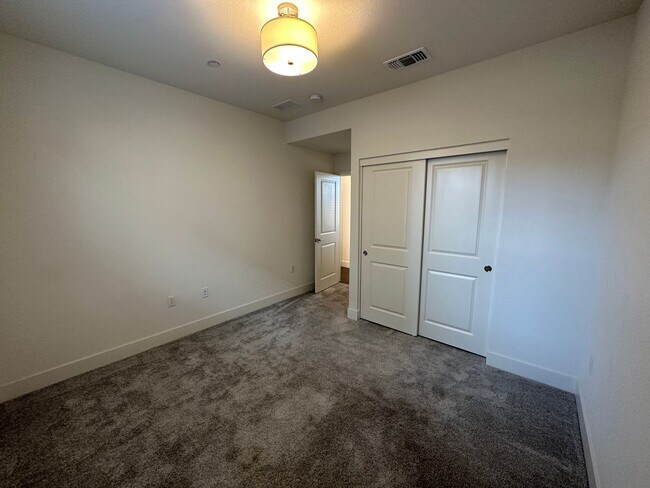 Building Photo - 2056 Marina Dr