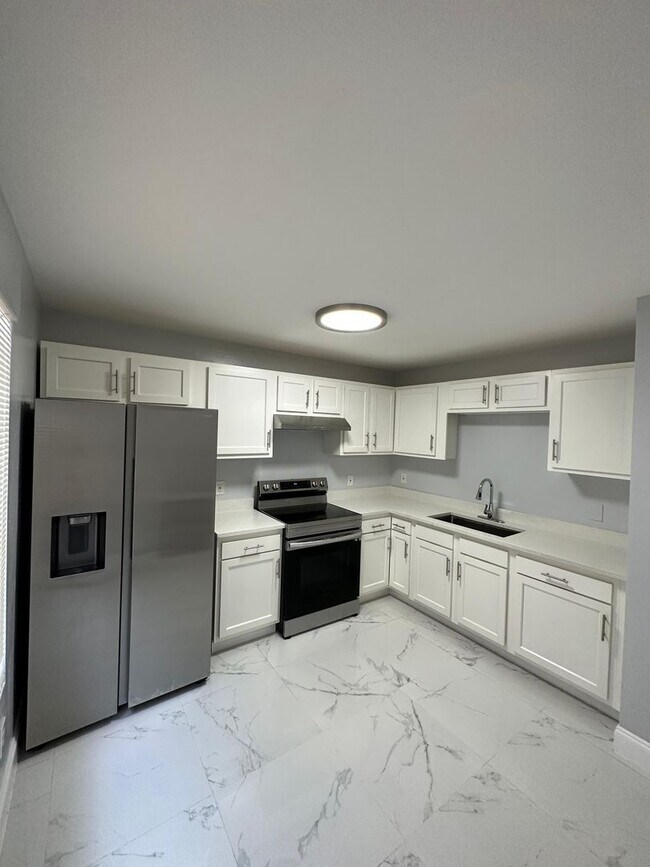 Building Photo - Fully renovated 3/2 Single-Family Home Available for Immediate rent!