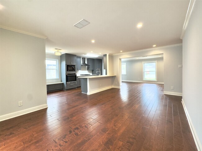 Building Photo - 1415 Mapleton Dr