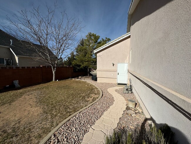 Building Photo - Large Family Home in Legacy Park Subdivision