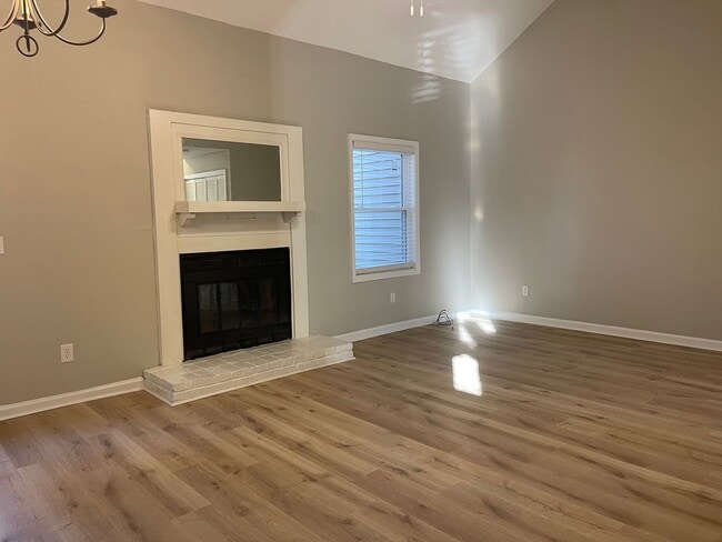 Building Photo - Centrally located to BNA, Percy Priest Lake, Nashville Star, Downtown Nashville